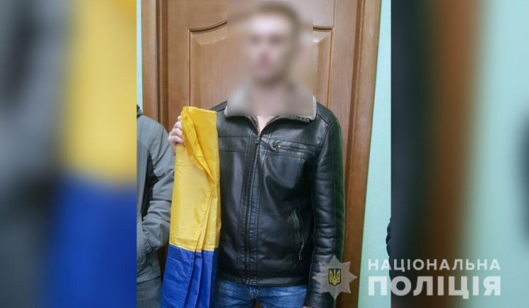 На Полтавщині молодик викрав прапор Укра…