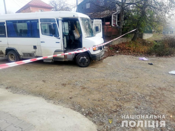 На Буковині мікроавтобус збив на смерть…