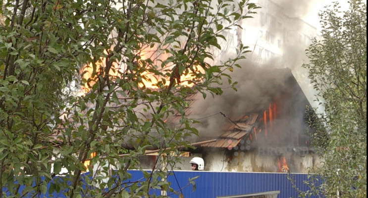 В Полтаве сгорел дом по улице Героев АТО…