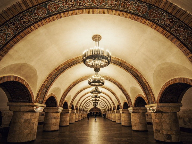 Столичную станцию метро "Золотые ворота"…