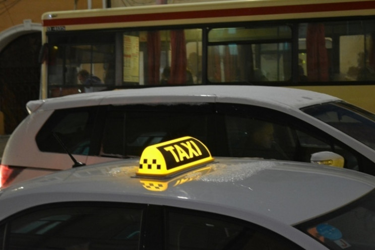 У Миколаєві на таксиста надягнули кайдан…