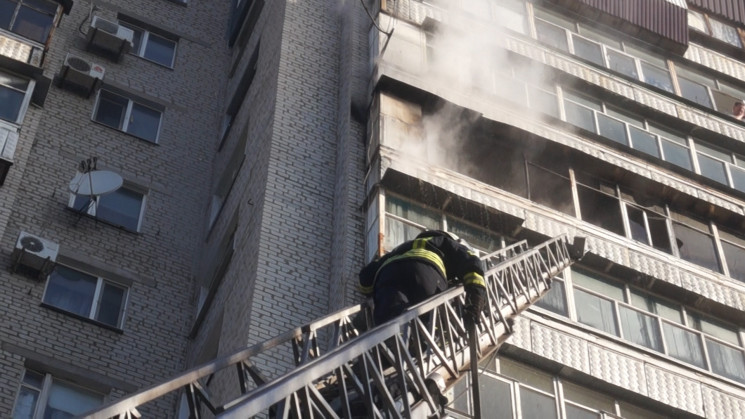 В Запорожье в горящей квартире оказалась…