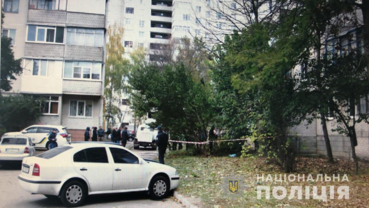 На Киевщине 20-летняя мать выбросила из…