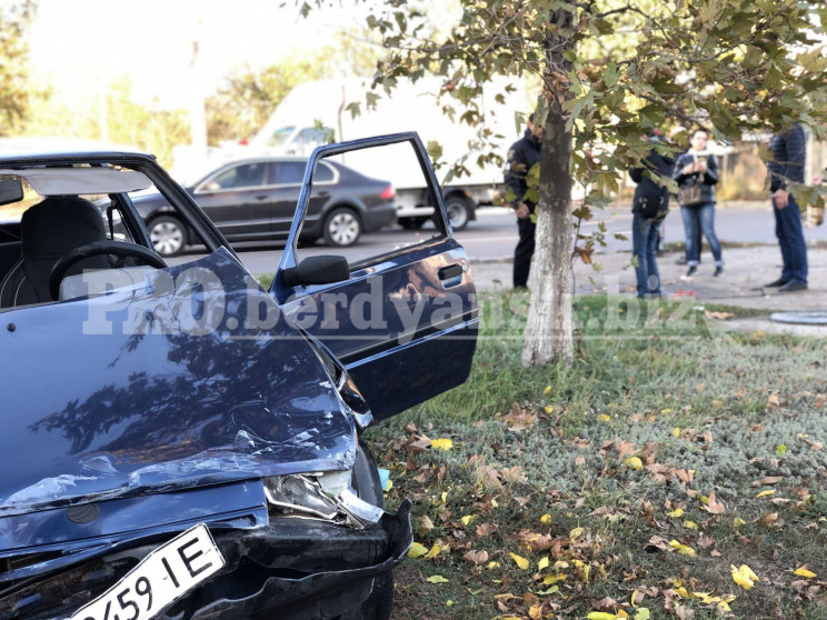 У Бердянську в ДТП потрапили автівки з д…