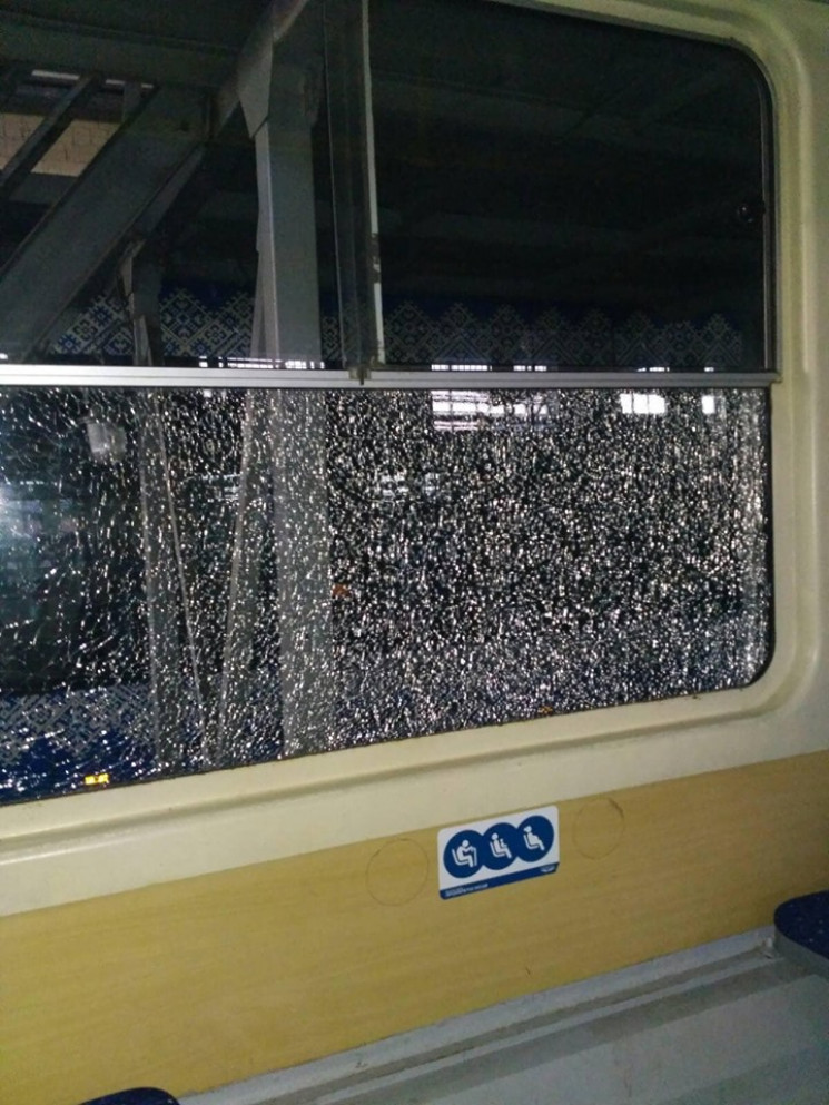 В Киеве обстреляли скоростной трамвай…