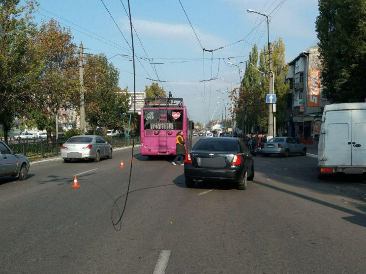 На Полтавщині обірваний тролейбусний еле…
