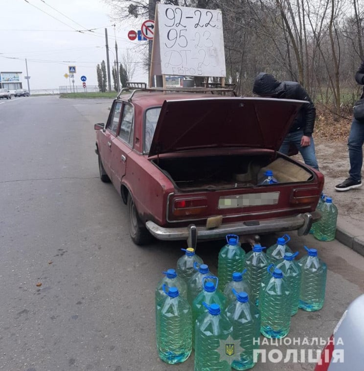 В Харькове изъяли 1,4 тонны бензина у то…