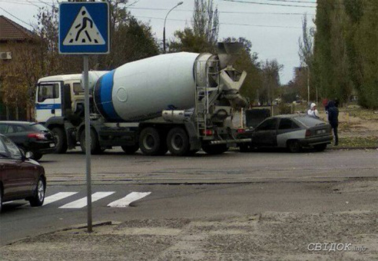 В Николаеве столкнулись бетономешалка и…