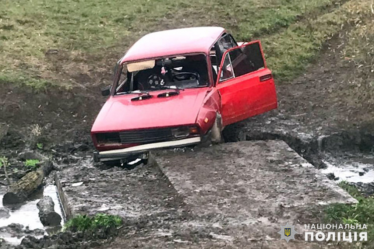 На Хмельниччині п'яний "в дупель" молоди…