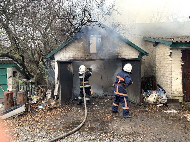 Пожежа на Полтавщині: Вогонь знищив прив…