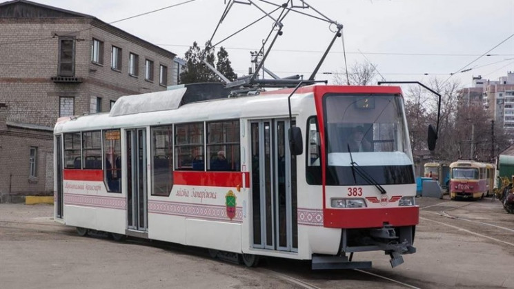 У Запоріжжі через різке гальмування трам…