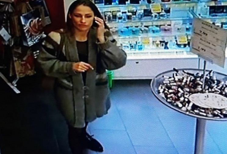 Як у Львові красуня обікрала магазин (ФО…