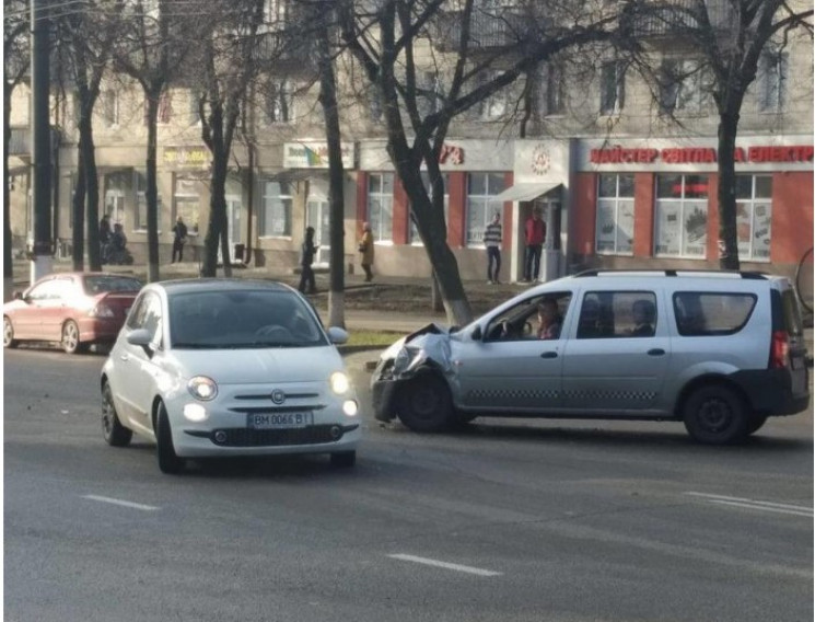 На проспекті Шевченка в Сумах зіштовхнул…