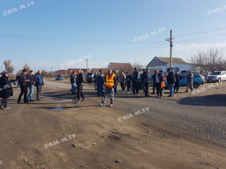 У Запорізькій області селяни перекрили т…