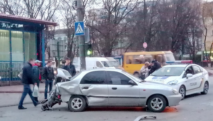 У Кам'янці позашляховик протаранив "Лано…