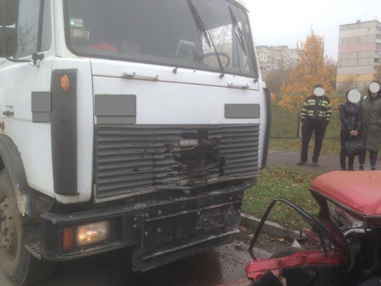 ДТП у Полтаві: Внаслідок зіткнення ванта…