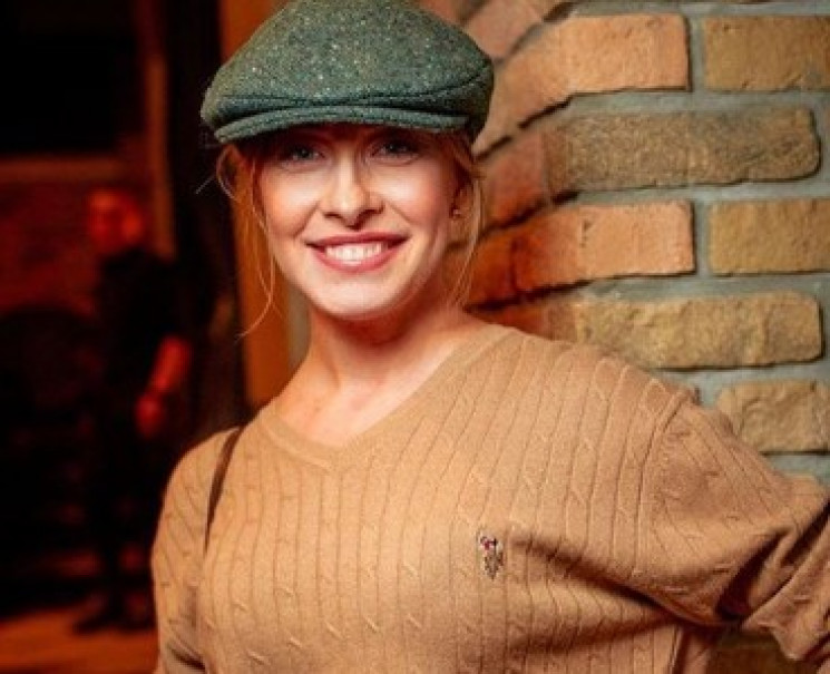 Олена Кравець вийшла у світ з 16-річною…