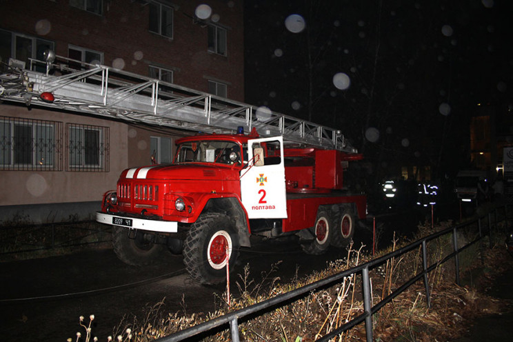 У Полтаві бійці ДСНС врятували з палаючо…