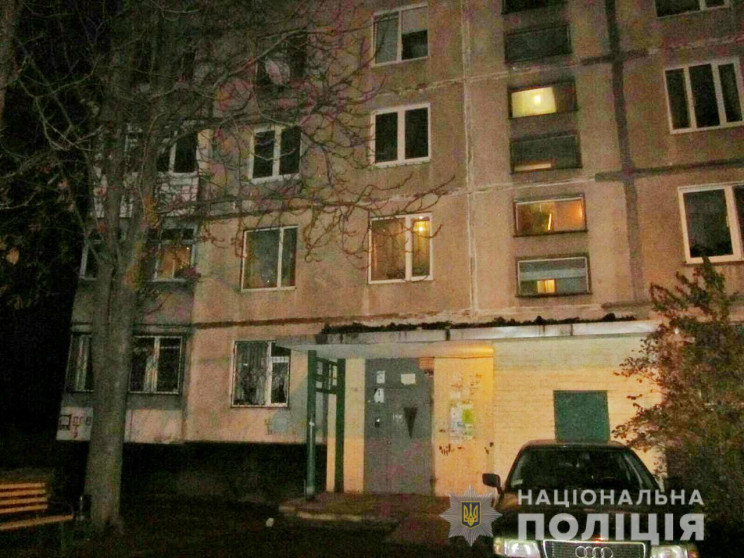 В Харькове должнику в квартиру бросили "…