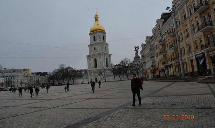 Софийскую площадь в Киеве избавили от во…