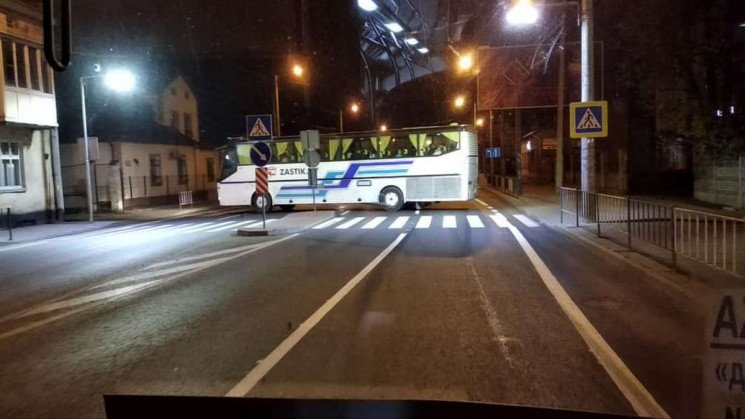 Як у Львові автобус уявив себе пішоходом…