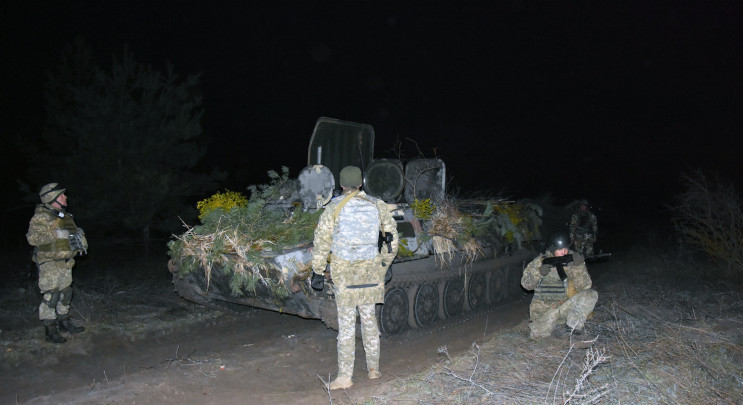 На полігоні поряд із Дніпром вдень та вн…