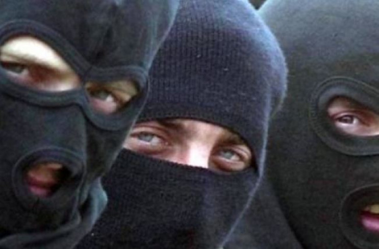 В Харькове мужчины в балаклавах ограбили…
