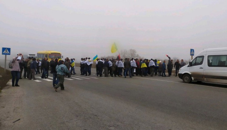 Жители Полтавщины в знак протеста перекр…