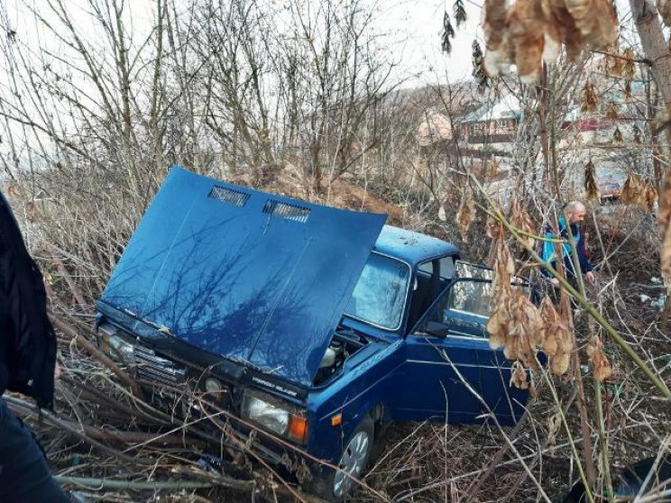 На Вінниччині автомобіль з'їхав у кювет:…