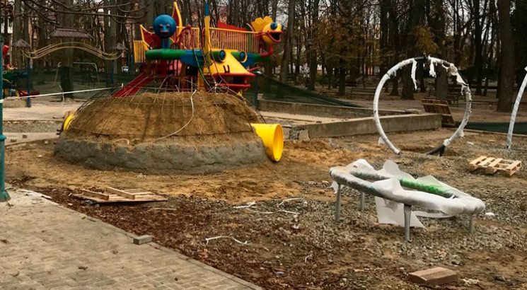 У хмельницькому сквері імені Т. Шевченк…