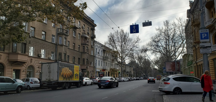 Выделенная полоса для общественного тран…