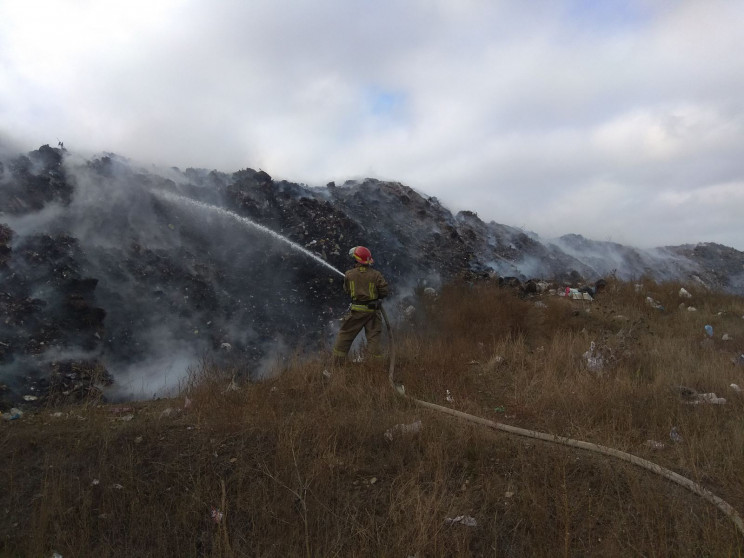 Понад 10 годин рятувальники гасили пожеж…