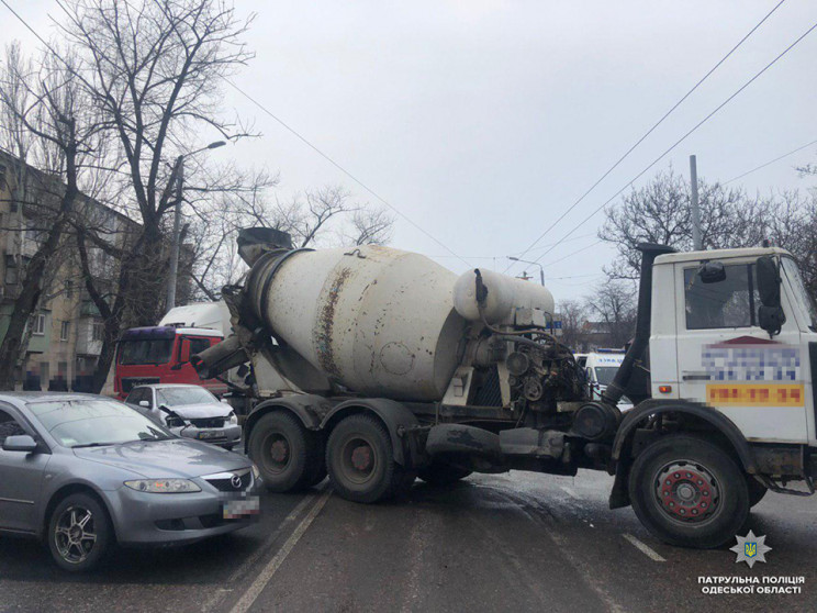 Біля Іванівського мосту зіткнулися 6 авт…