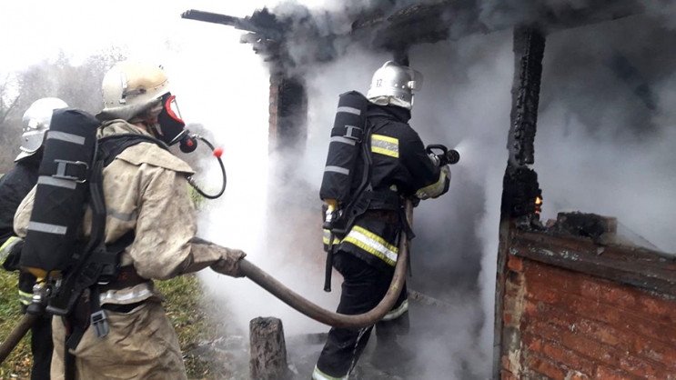 На Полтавщині пожежа охопила житловий бу…