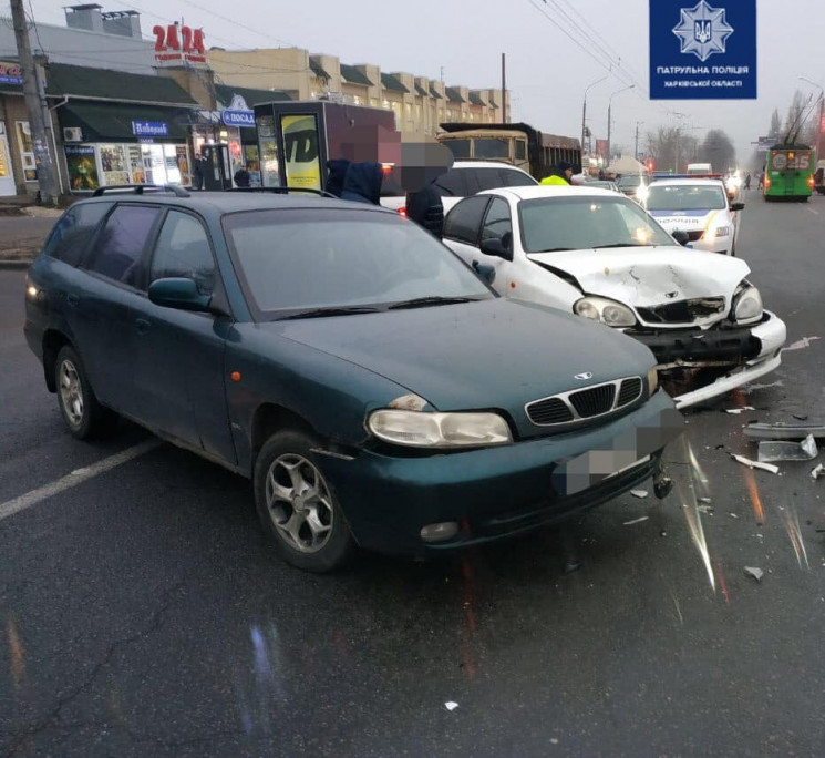 На проспекті в Харкові врізалися два авт…