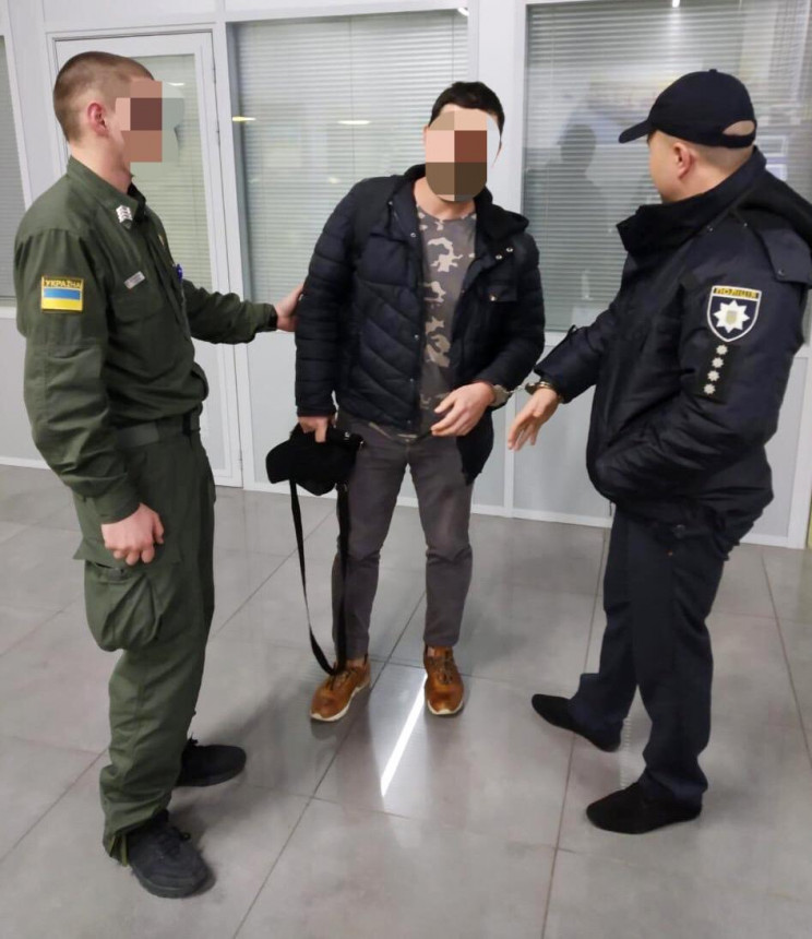 В одесском аэропорту задержали узбека, р…