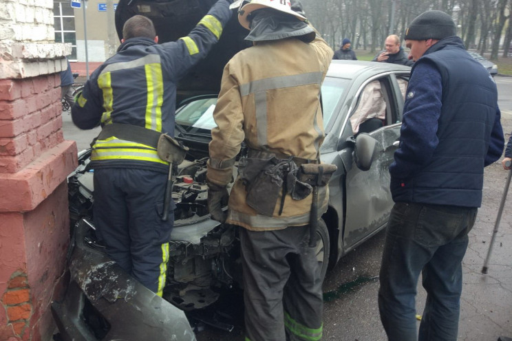 Столкновение авто в Харькове: Спасатели…