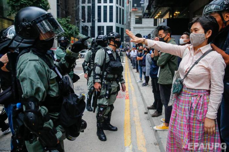 Пекло в Гонконгу: Чим закінчиться бороть…