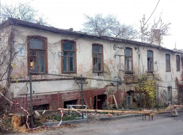 На Єрусалимці демонтують глиняний будино…