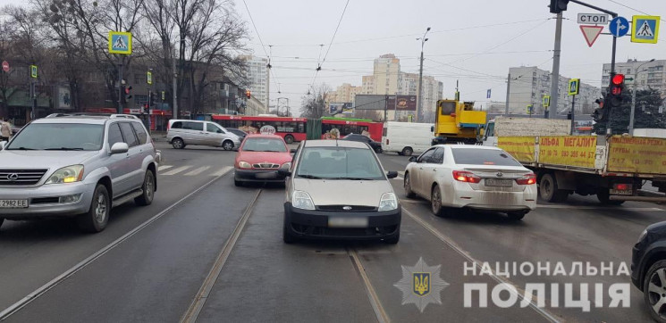 В Харькове девушка перебегала дорогу и у…