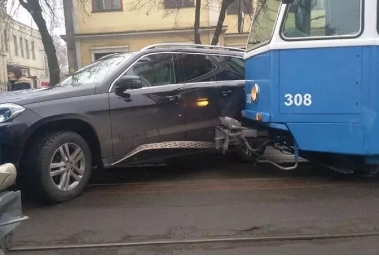 У Вінниці знову ДТП з трамваєм: Аварія с…