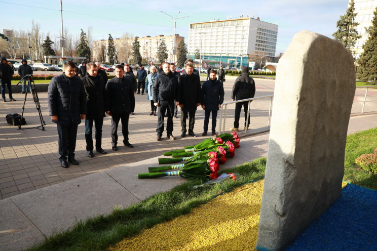 В Запорожье глава Верховной Рады возложи…