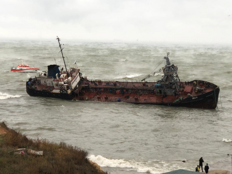 Хроника спасения танкера "Делфи" под Оде…