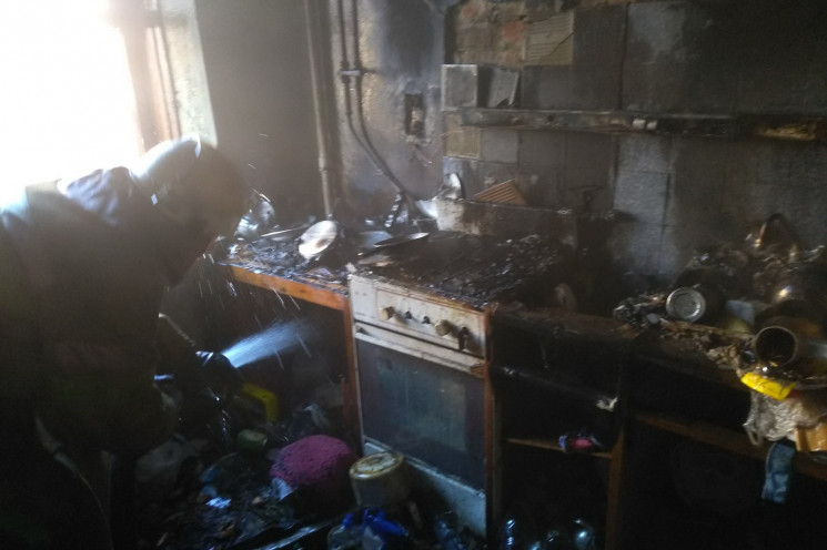 В Харькове из горящего дома эвакуировали…
