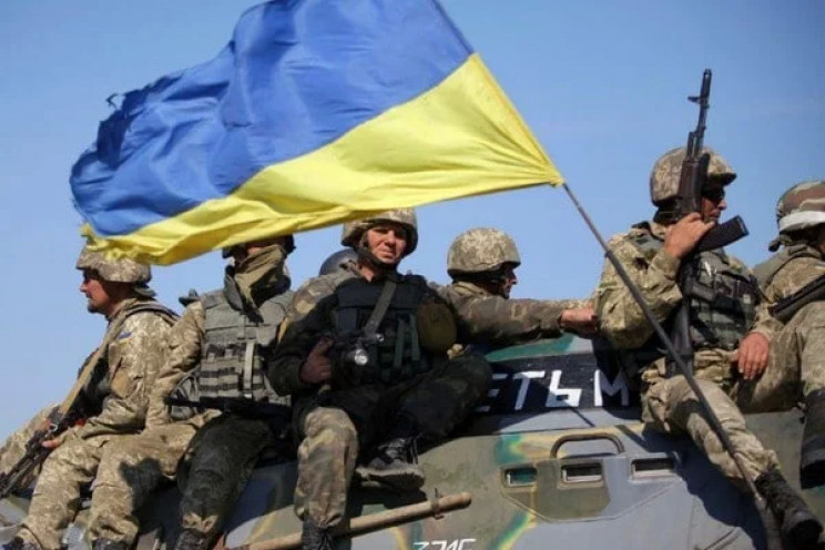 На Донбасі один український боєць отрима…