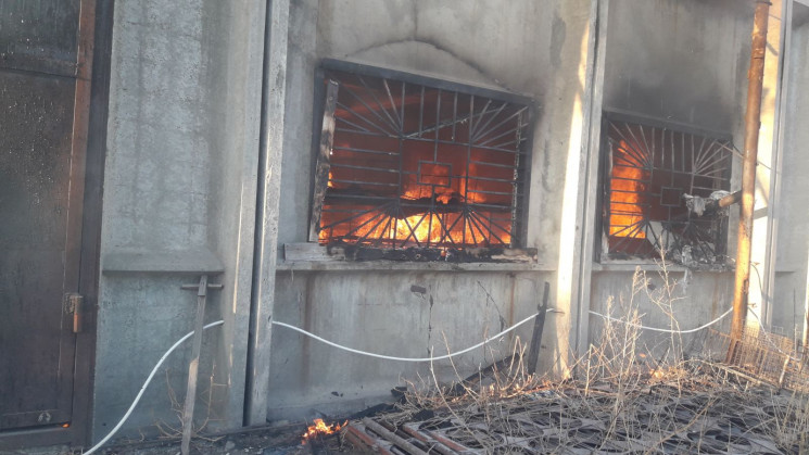 На Полтавщині пожежа знищила господарськ…
