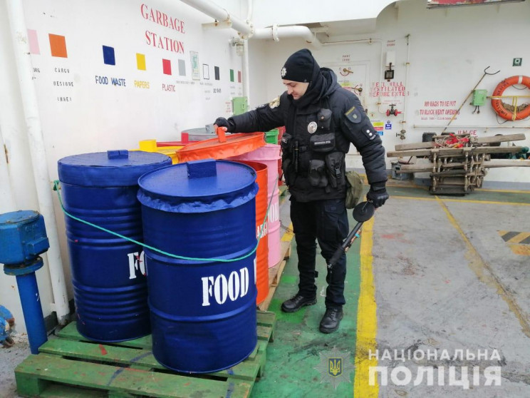 В Одессе на борту контейнеровоза искали…