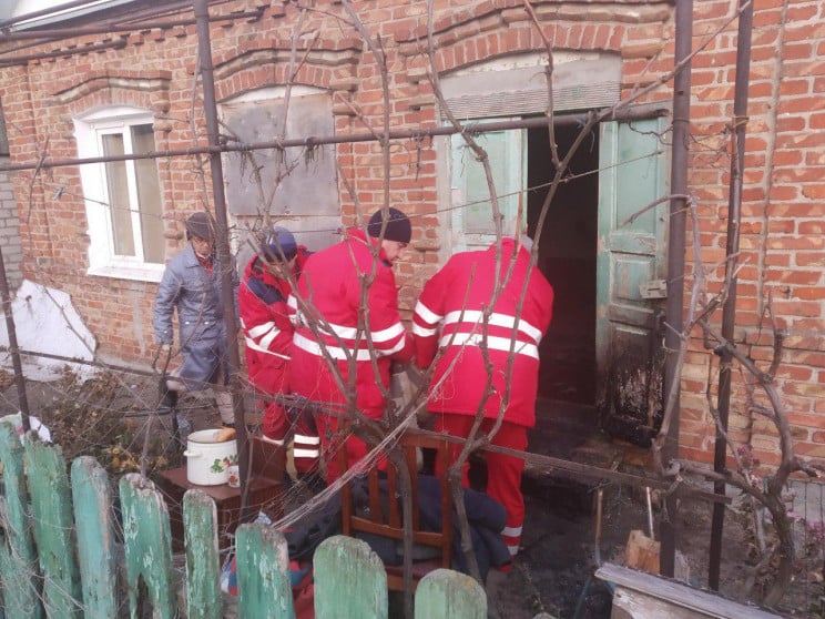 В Бердянске соседи спасли от смерти в ог…