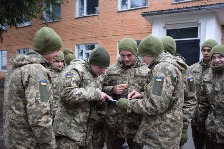 До старокостянтинівських авіаторів прибу…