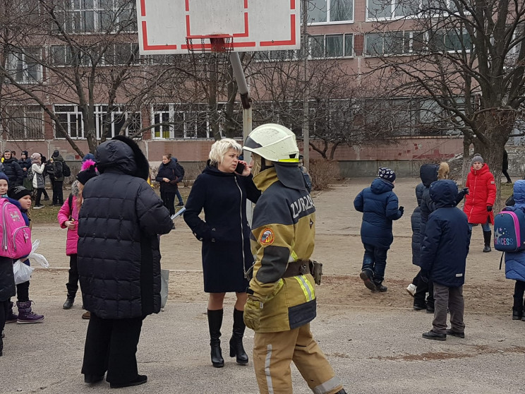 У Дніпрі евакуюють дітей з чотирьох "зам…